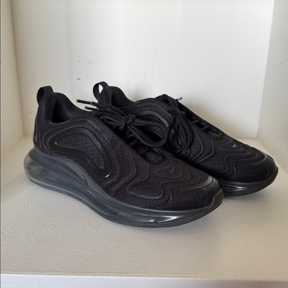 Nike Air Max 720 Shoes in Black/Anthracite/Black Women’s 10.5